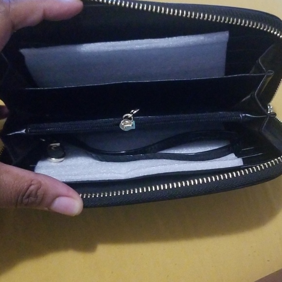 Black Faux Leather Snake Skin Pattern Wallet NWT - Picture 3 of 4